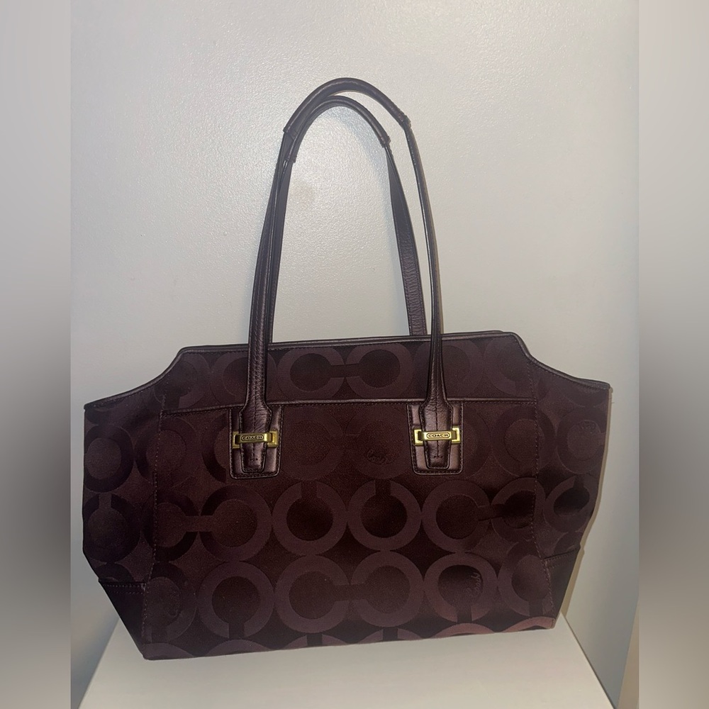Signature Coach Taylor Op Art Alexis Carry All Tote! Purple! - Picture 2 of 8